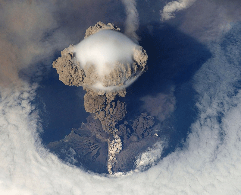 Как выглядит извержение вулкана из космоса - ugi.ru - Екатеринбург
